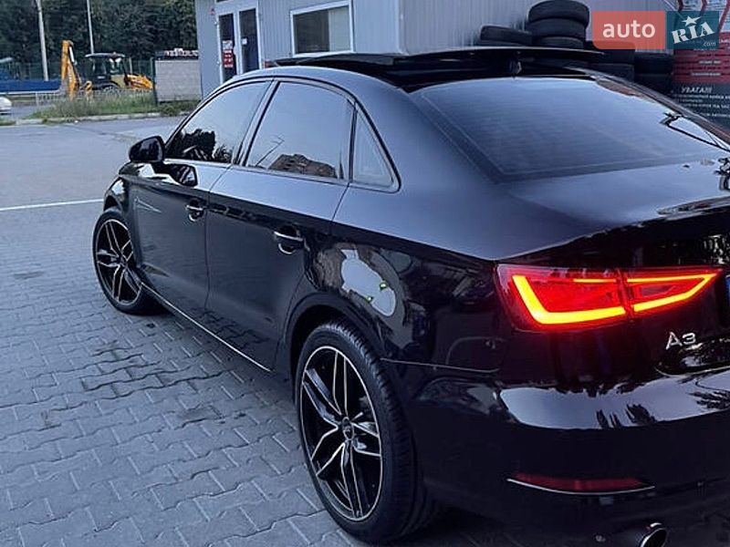 Седан Audi A3 2015 в Звягелі