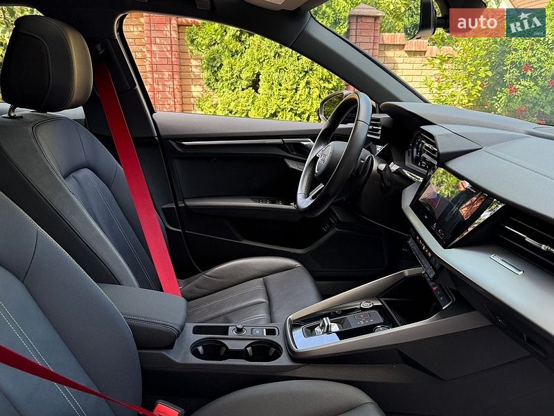 Седан Audi A3 2023 в Черновцах