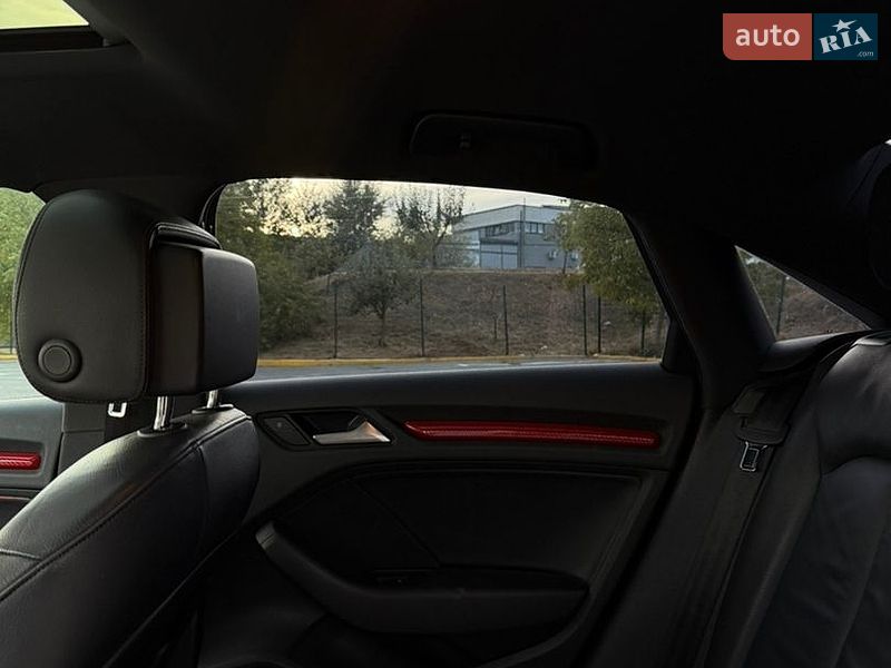 Седан Audi A3 2014 в Ужгороде