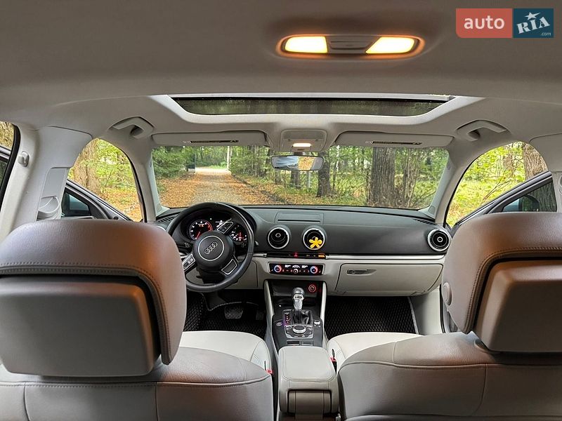 Седан Audi A3 2016 в Новояворівську