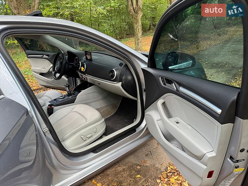Седан Audi A3 2016 в Новояворівську