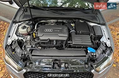 Седан Audi A3 2016 в Новояворівську