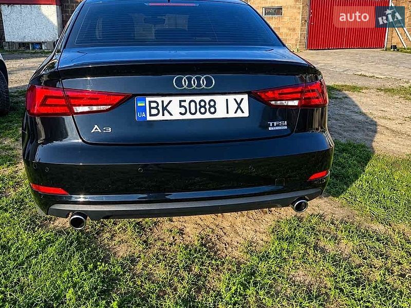 Седан Audi A3 2016 в Рівному