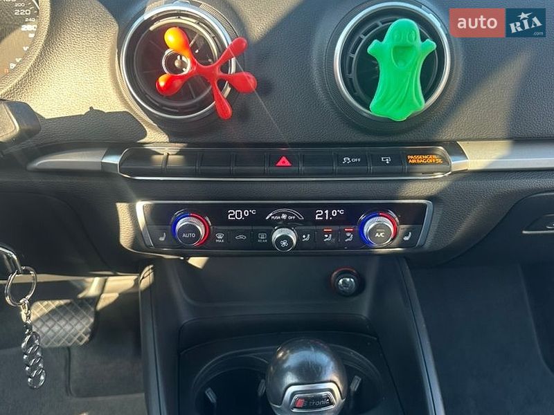 Седан Audi A3 2016 в Рівному