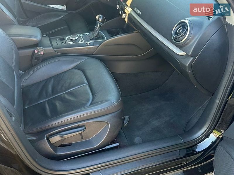Седан Audi A3 2016 в Рівному