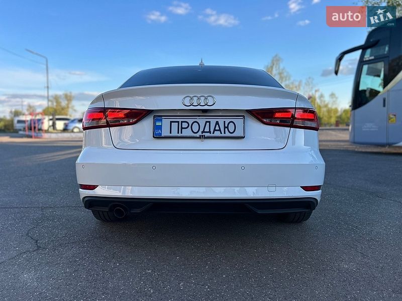 Седан Audi A3 2017 в Хусте