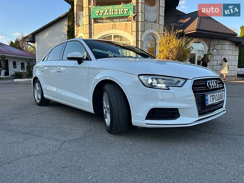 Седан Audi A3 2017 в Хусте