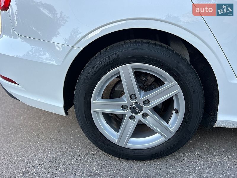 Седан Audi A3 2017 в Хусте