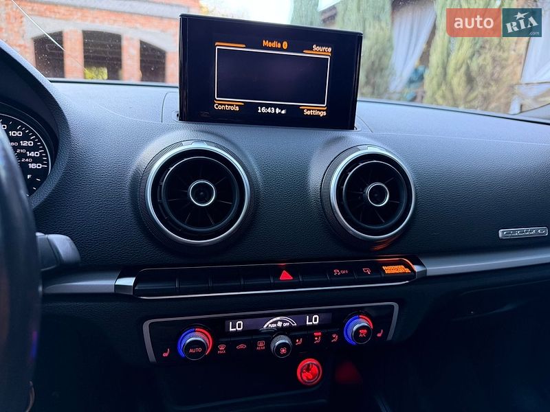 Седан Audi A3 2015 в Киеве