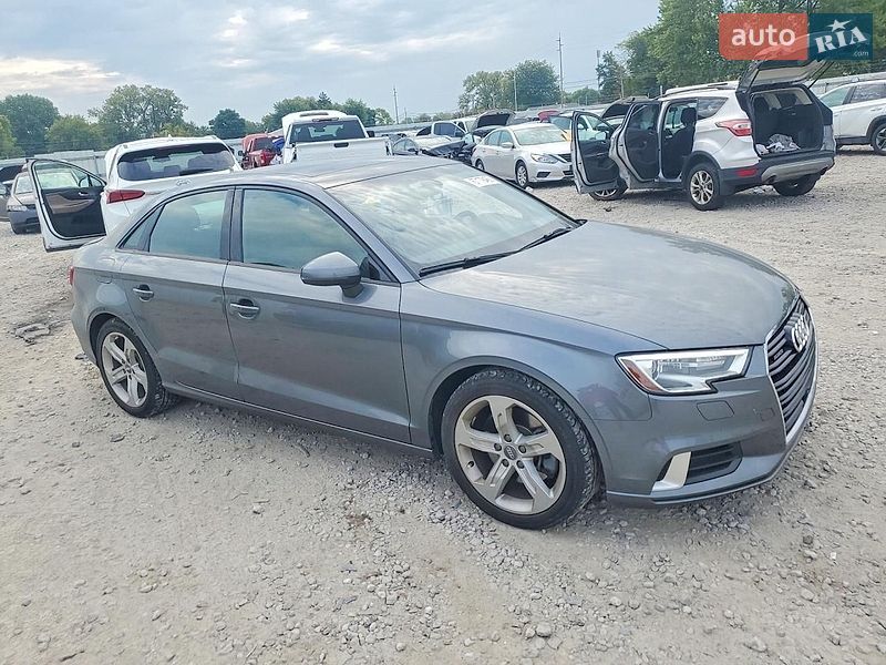 Седан Audi A3 2018 в Днепре