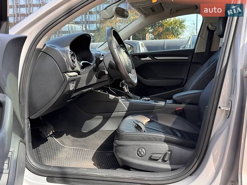 Седан Audi A3 2015 в Киеве