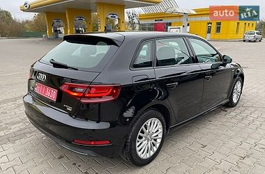 Хэтчбек Audi A3 2016 в Дубно