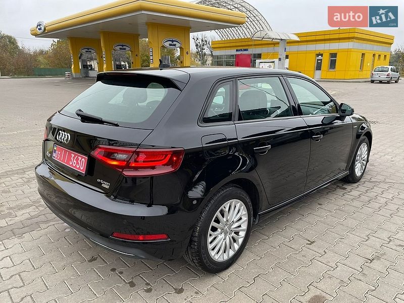 Хэтчбек Audi A3 2016 в Дубно