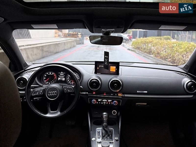 Седан Audi A3 2017 в Киеве