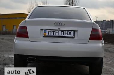 Седан Audi A4 1998 в 