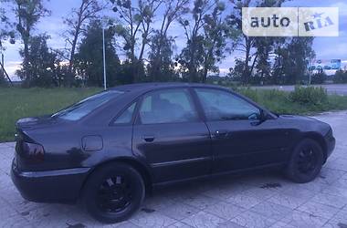 Седан Audi A4 1998 в Нетешине