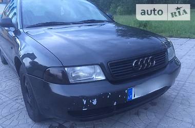 Седан Audi A4 1998 в Нетешине