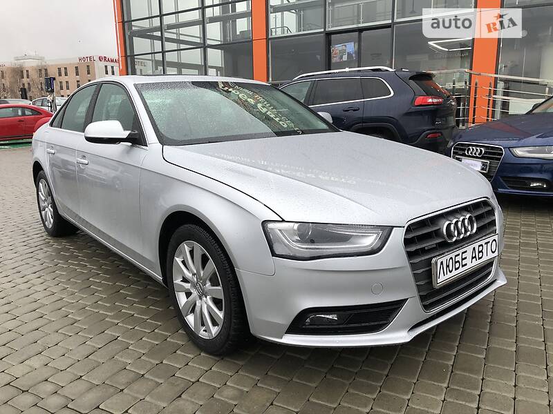 Седан Audi A4 2013 в Львові