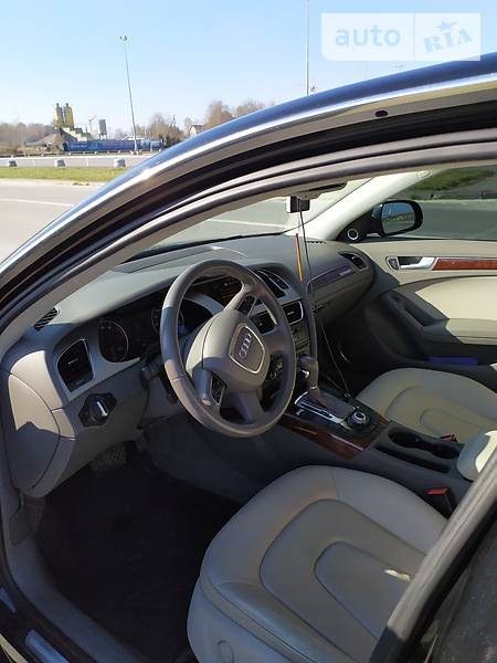 Седан Audi A4 2011 в Львові