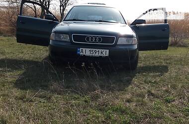 Седан Audi A4 1995 в Переяславе
