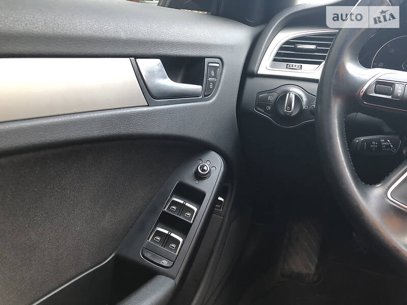 Седан Audi A4 2014 в Львове