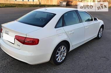 Седан Audi A4 2014 в 