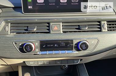 Седан Audi A4 2018 в 