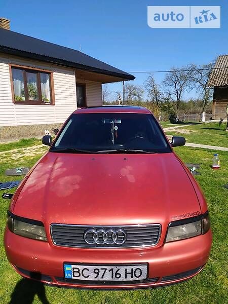 Седан Audi A4 1996 в Яворове