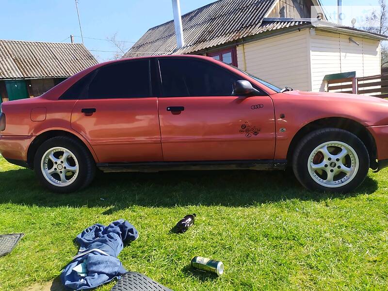 Седан Audi A4 1996 в Яворове