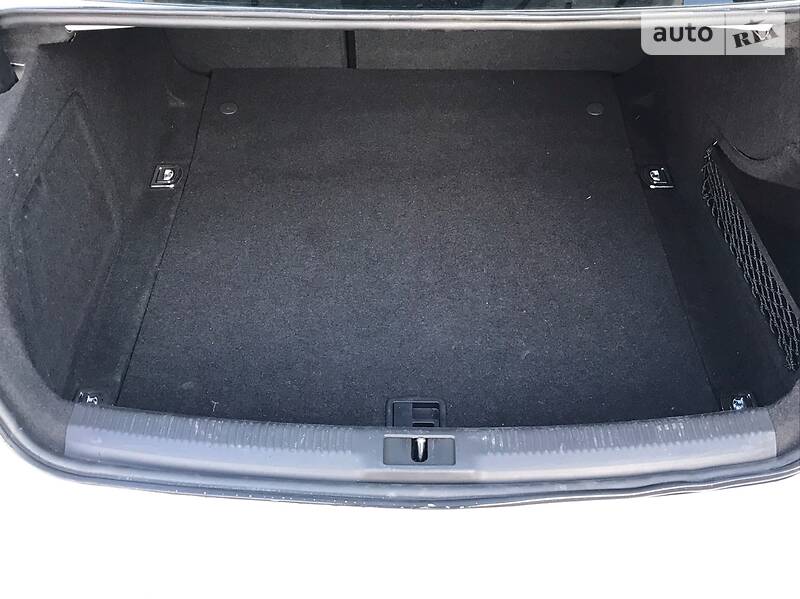 Седан Audi A4 2014 в Львові