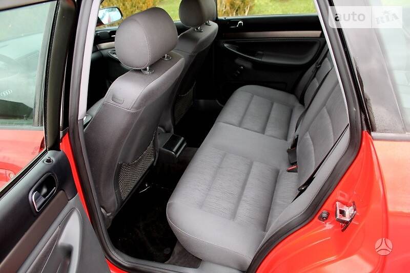 Универсал Audi A4 2001 в Костополе