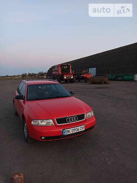 Универсал Audi A4 2001 в Костополе