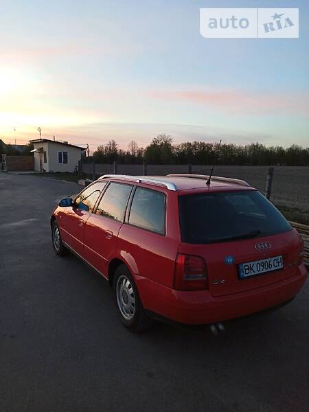 Универсал Audi A4 2001 в Костополе