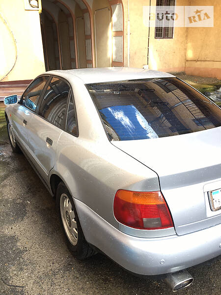Седан Audi A4 1995 в Чернівцях