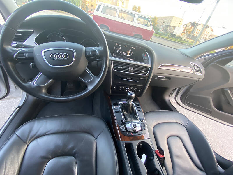 Седан Audi A4 2014 в Рівному