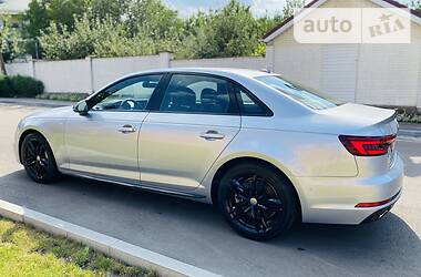 Седан Audi A4 2018 в 