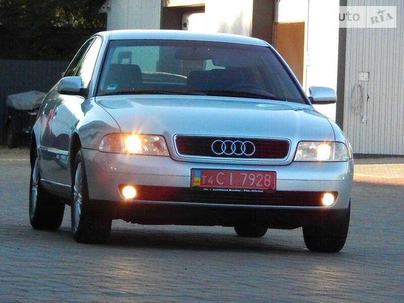Седан Audi A4 2000 в Сарнах