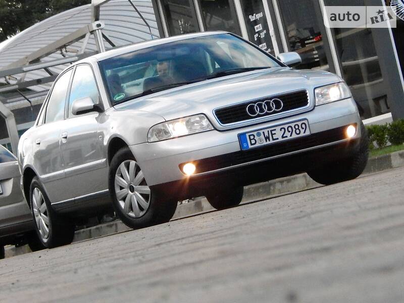 Седан Audi A4 2000 в Сарнах