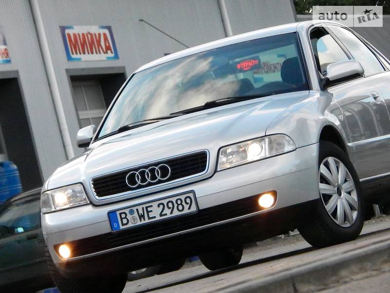 Седан Audi A4 2000 в Сарнах