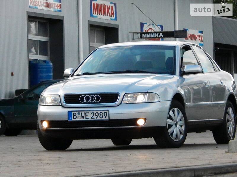 Седан Audi A4 2000 в Сарнах