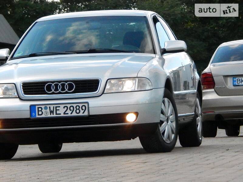 Седан Audi A4 2000 в Сарнах