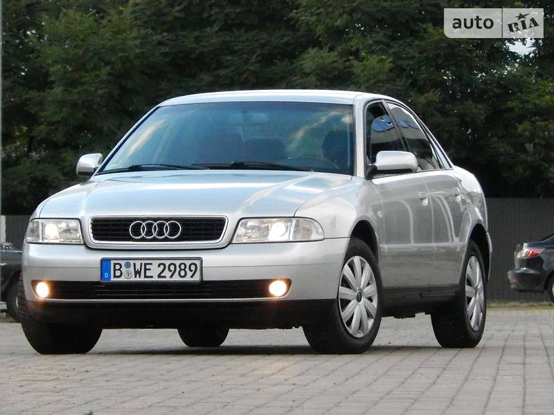 Седан Audi A4 2000 в Сарнах
