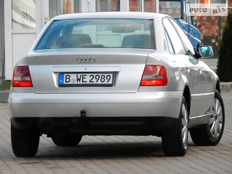 Седан Audi A4 2000 в Сарнах