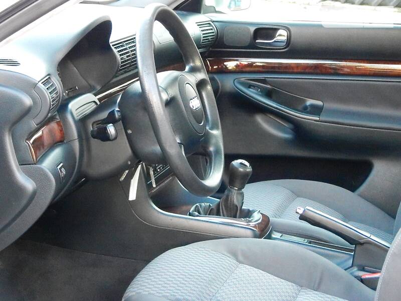 Седан Audi A4 2000 в Сарнах