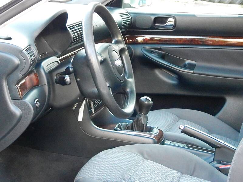 Седан Audi A4 2000 в Сарнах