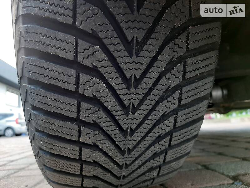 Седан Audi A4 2000 в Сарнах