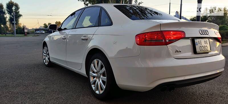 Седан Audi A4 2013 в Днепре