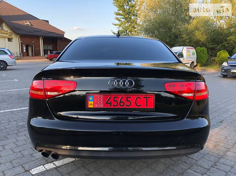 Седан Audi A4 2013 в Стрию
