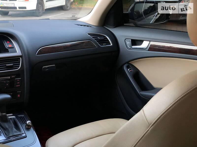 Седан Audi A4 2013 в Стрию