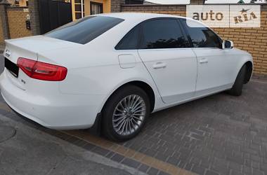 Седан Audi A4 2012 в Мелитополе